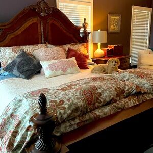 Pottery Barn King Duvet Cover with 2 King Shams.